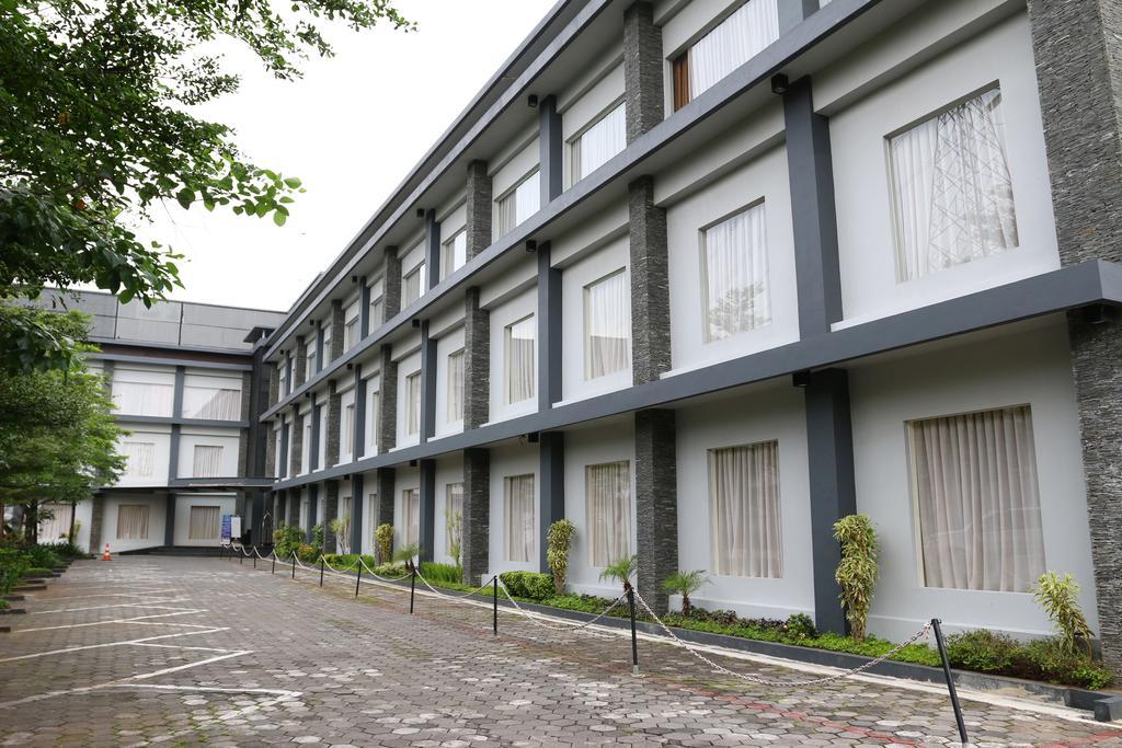 Griptha Hotel Kudus Exterior photo
