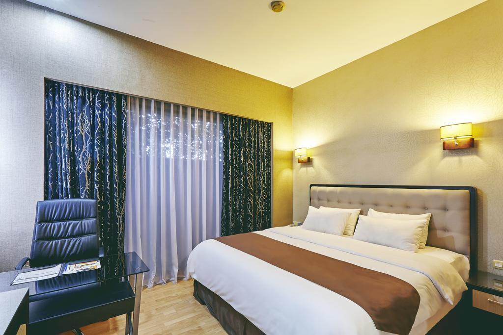 Griptha Hotel Kudus Exterior photo